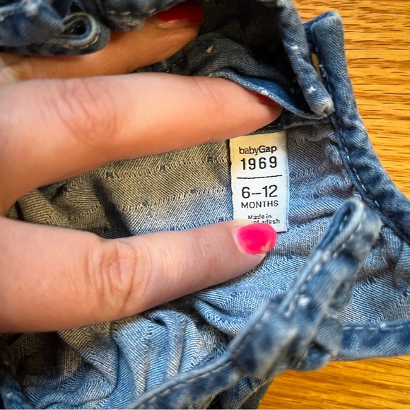 Baby gap chambray polka dot romper size 6-12 months - Picture 3 of 3